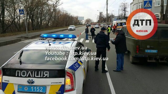 В Киеве на переходе полицейские насмерть сбили женщину (фото)