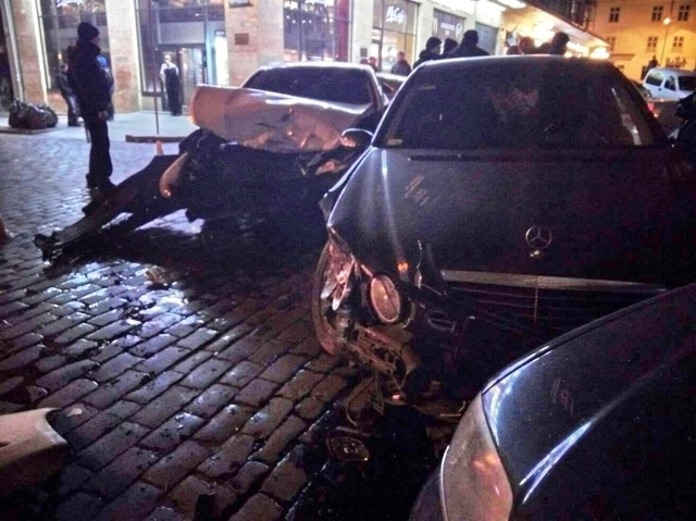 У центрі Львова п’яний водій на великій швидкості скоїв потрійну ДТП (ФОТО)