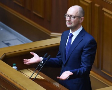 Яценюка обменяют на Конституцию