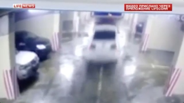 В Подмосковье Mazda упала с 8 этажа парковки, трое погибших