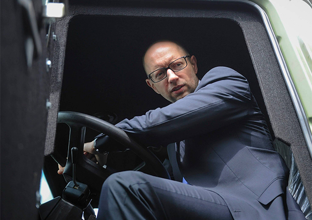 Кабмін розкрив зарплату Яценюка, Кириленка та Онищенко