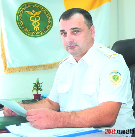 ГЛАВНЫЙ НАЛОГОВИК ЮЖНОГО ЗАРАБАТЫВАЕТ ГРОШИ, СОБИРАЯ ВЗЯТКИ ЧЕРЕЗ БАРМЕНА