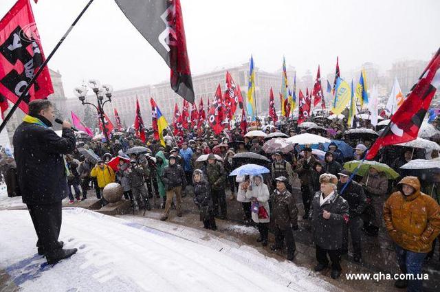 Радикалы угрожают сместить действующую власть во главе с Порошенко