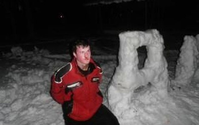 В Днепропетровской области молодежь избила переселенцев, слепивших из снега надпись "ДНР"