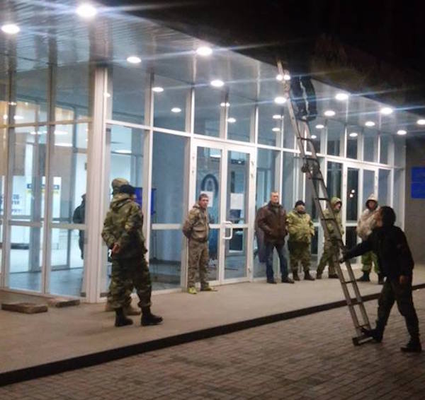 Активисты Семенченко захватили мэрию Кривого Рога. Фото