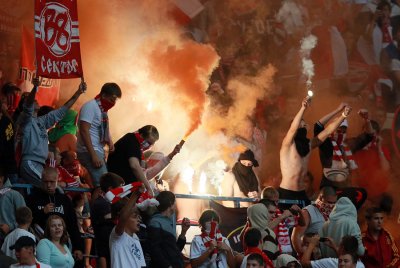 Фанаты «Спартака» сожгли турецкие флаги во время матча