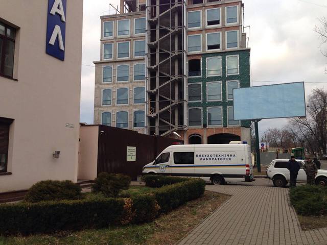 На телеканале "112 Украина" полиция ищет взрывчатку, - онлайн-трансляция