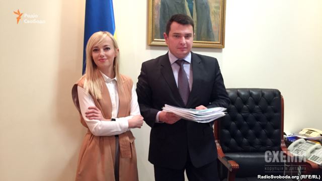 «Схеми» передали результати своїх розслідувань Антикорупційному бюро