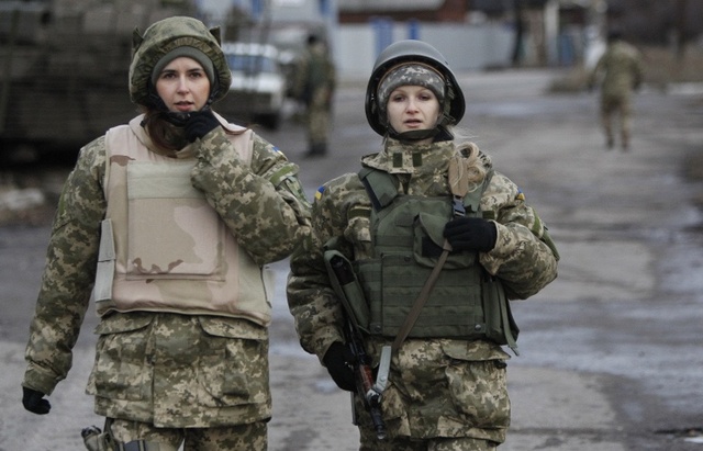 Участниками боевых действий стали почти тысяча женщин