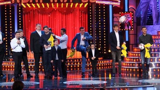 В новогоднем "Вечернем квартале" Яценюка смешали с грязью