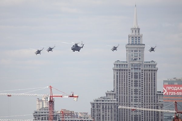 Рабинович: Весь день летают военные вертолеты над центром Москвы – чем это закончится?