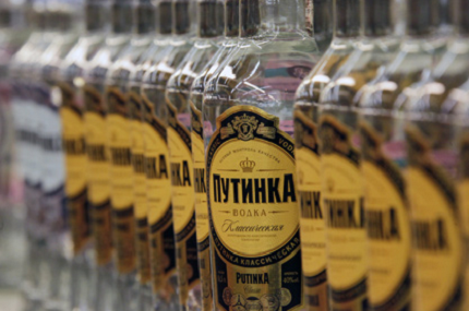 Оккупанты травят жителей Донбасса «паленым» алкоголем и импортозамещенным гнильем из РФ