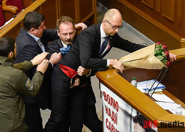 Драчливый нардеп Барна: сельский учитель без жилья, но с микроавтобусами