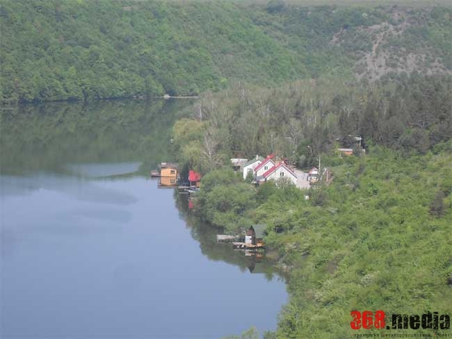 Наглый бизнесмен построил базу отдыха в ландшафтном парке Тернопольской области
