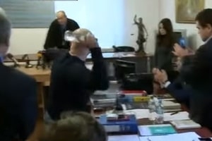 На нардепа, запустившего в судью по делу Корбана бутылки, открыли дело