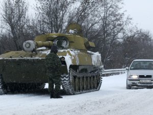 Боевики обостряют ситуацию под Первомайском и Стахановым, гонят танки и артиллерию