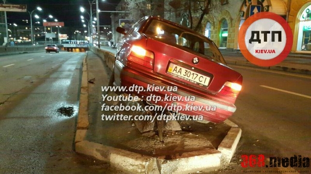 В Киеве пьяный патрульный полицейский попал в аварию, но не признался (видео)