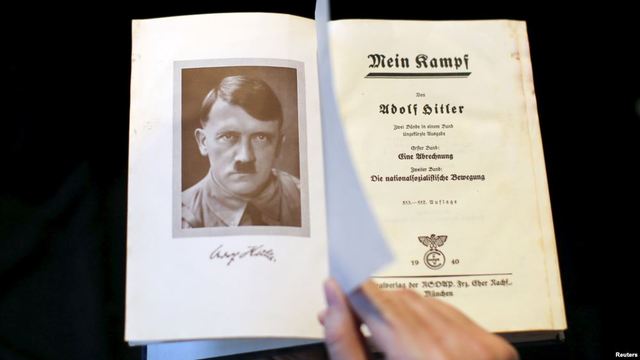 Книга Гітлера «Майн Кампф» надійшла у продаж у Німеччині