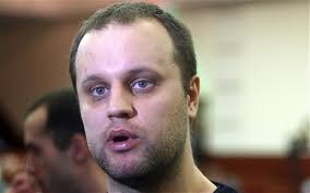 Павел Губарев записал новогоднее поздравление, в котором он появляется и исчезает