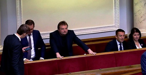 Кнопкодави року. Хто вони і навіщо порушили Конституцію України