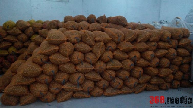 «Ореховая» мафия: у предпринимателей отобрали 100 тонн груза