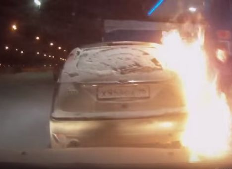Россиянка на автозаправке подожгла свое авто
