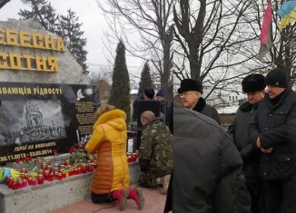 Через гнів людей Бурбак спішно пішов з відкриття пам’ятника Небесній Сотні