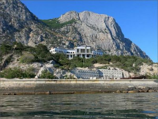 Янукович заплатил Путину за гостеприимство: лишился дворца в Крыму