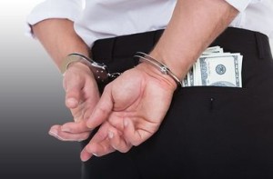 Следователь закрыл уголовное дело за $5 тыс. Судят адвоката-посредника