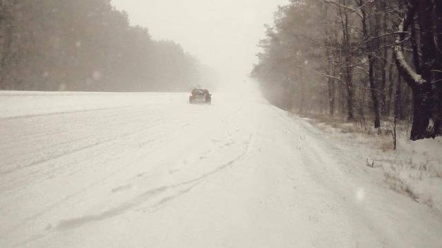 В Полтавской обл. полицейские спасли от замерзания мужчину на трассе