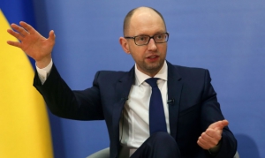 Яценюк рассказал, из-за чего падает украинская экономика