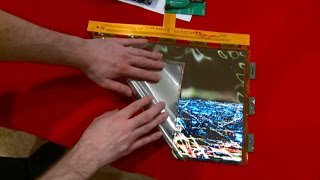 LG представила экран, который можно свернуть в трубочку