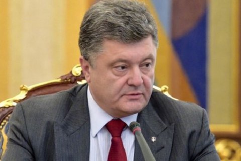 Порошенко поручил пересмотреть размеры выплат военным в зоне АТО
