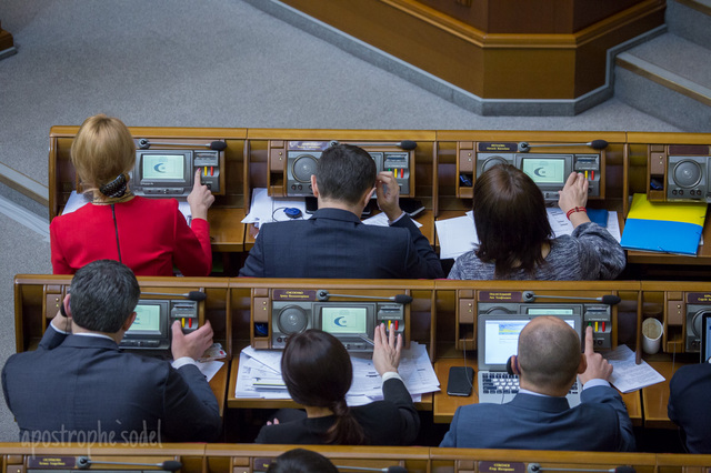 Как у Порошенко ищут голоса для нового "статуса" Донбасса