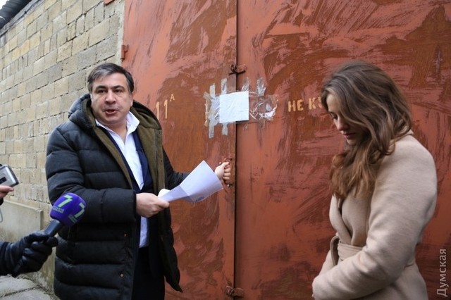 Саакашвили освободил груз орехов из прокурорского плена