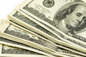 На украинцах снова наживаются: Новак объяснил, почему доллар растет