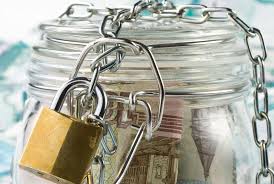 Счета украинцев будут арестовывать автоматически! Ты еще держишь деньги в банке?