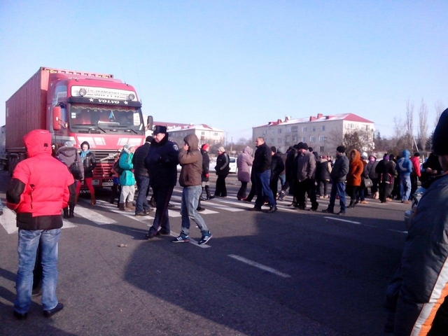 Бунт на Днепропетровщине: люди собираются перекрыть трассу