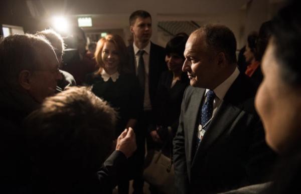 Акулы и рыбы-прилипалы. Давосский форум