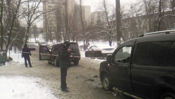 Водій збив жінку і ледь не зарізав її після цього