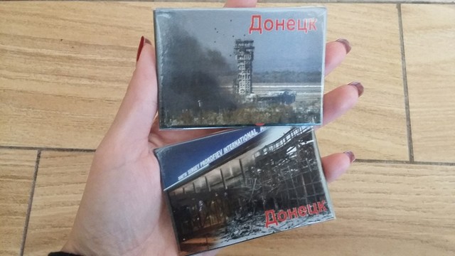 Оторопь берет: в «ДНР» торгуют магнитиками с фотографией сожженного боевиками ДАПа