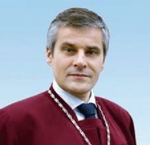 Суддя КС вщент розгромив рішення Конституційного суду