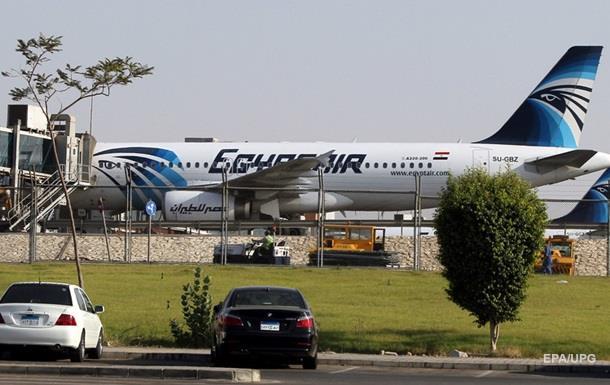 На борту самолета в аэропорту Каира ищут бомбу – СМИ