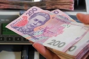 Реальные зарплаты в Украине снова упали: опубликован отчет