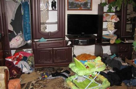 Залетные бандиты издевались над младенцем, вынуждая его родителей отдать ценности