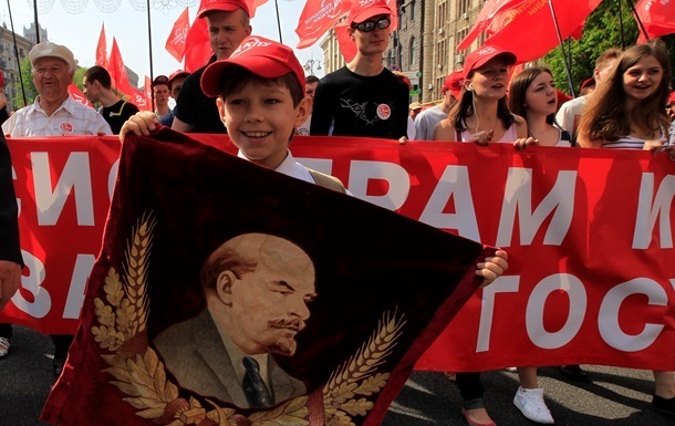 За год в Украине демонтировано почти 140 памятников деятелям коммунистического тоталитарного режима