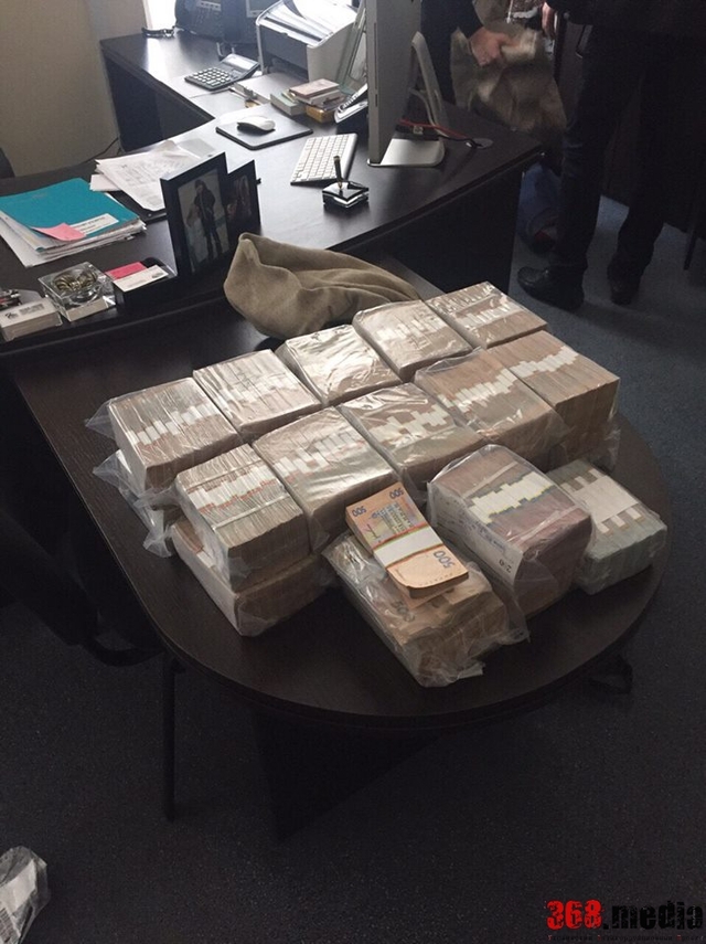 В ОДЕССКОМ ОФИСЕ КОМПАНИИ КОЛОМОЙСКОГО НАШЛИ ОГРОМНУЮ СУММУ ДЕНЕГ