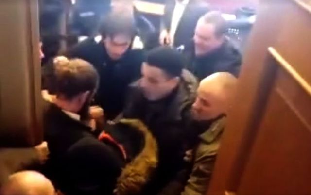 В кабінеті міністра Петренко сталася сутичка між активістами з поліцією