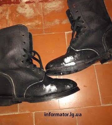 Фотофакт: бойцам ВСУ выдали “бумажную” зимнюю обувь