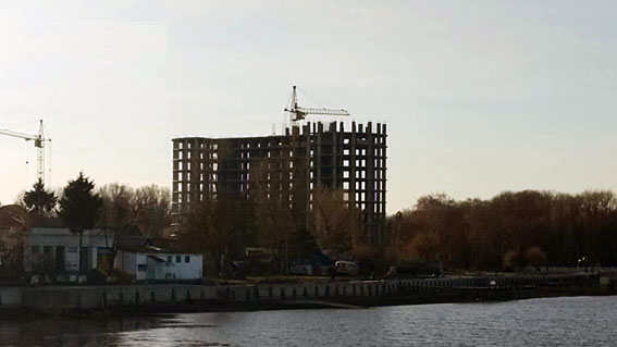 Фірмі батька хмельницького депутата незаконно збільшили площу забудови в прибережній захисній смузі – досудове слідство